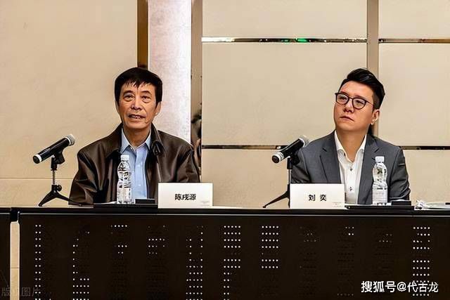 在《权利的游戏》编导组合D;B;威斯和大卫;贝尼奥夫退出之后，《星战》一直没有明确的消息